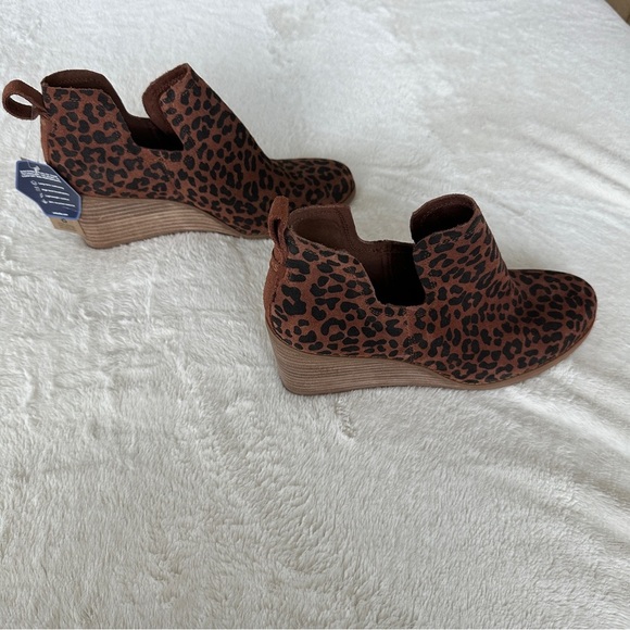 TOMS Kallie Women’s Wedge Booties Dark Ember Leopard Suede Size 8.5 NWT - Picture 5 of 11